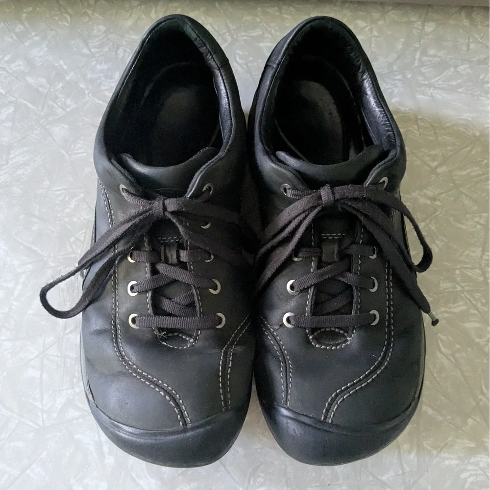KEEN Presidio Womens Black Leather Lace Up Walking Shoes Sneakers Size 9